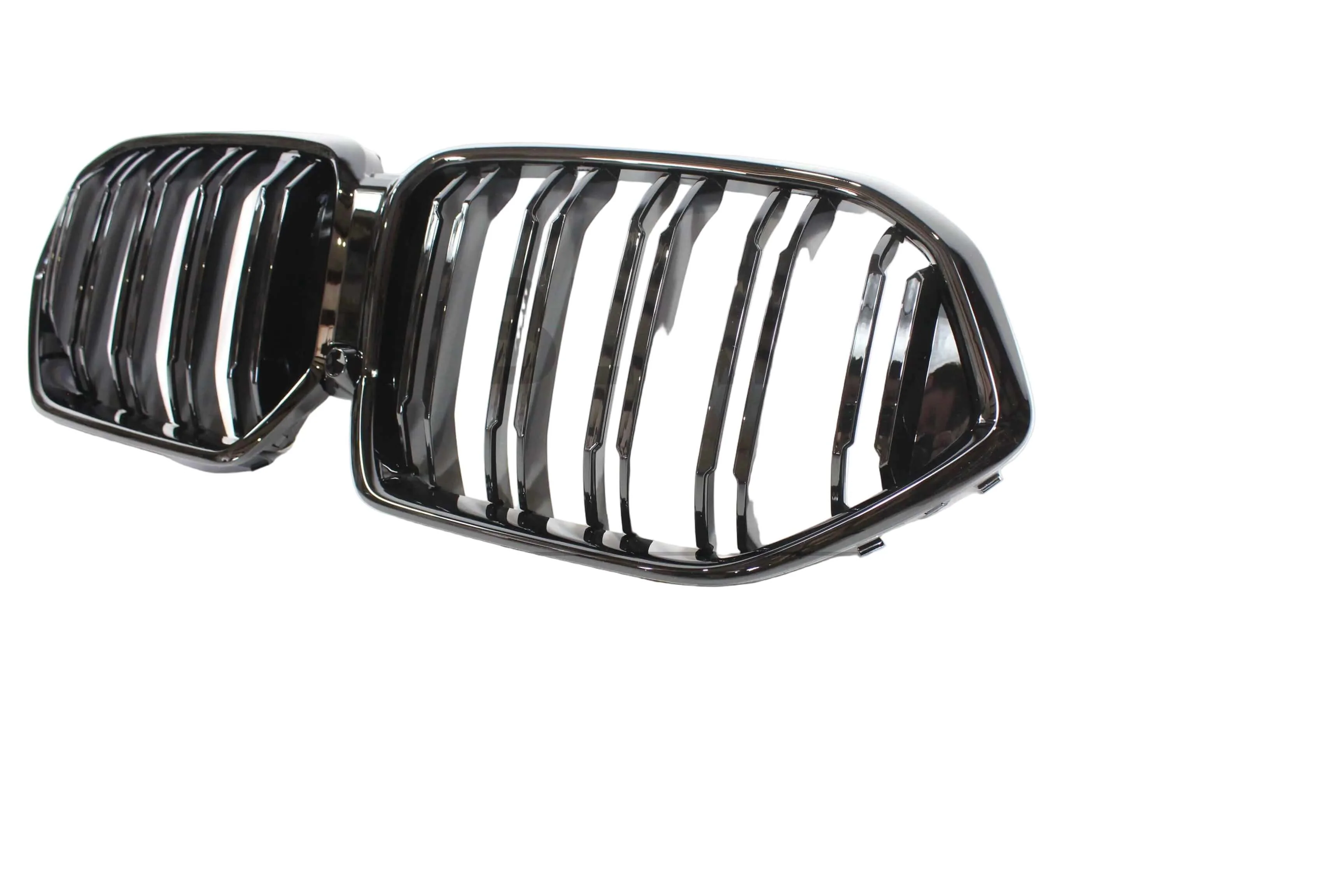 BMW G06 X6 aftermarket grille - Image 3