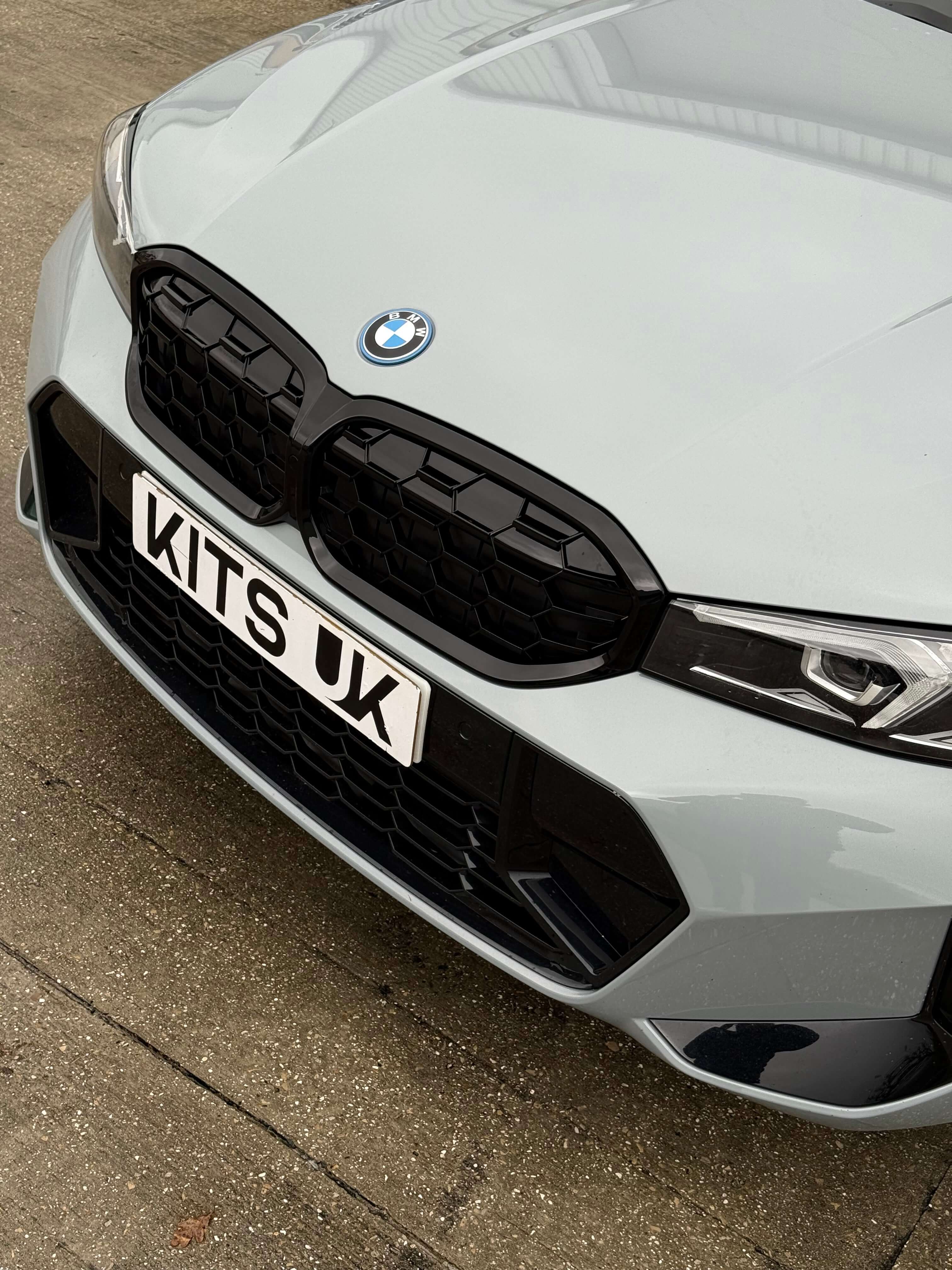 BMW G20 LCI gloss black grille - Image 3