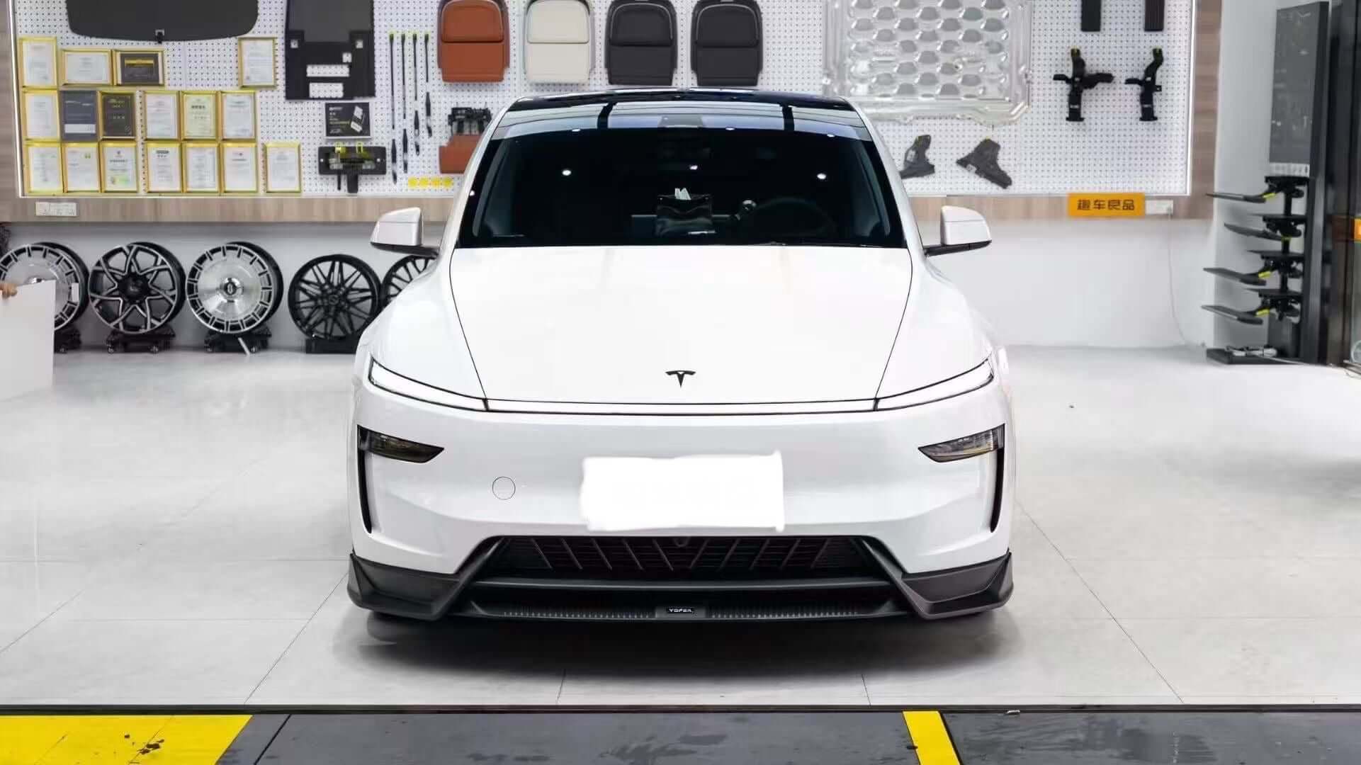 Tesla Model Y 2025+ - Gloss Black Package - Image 10