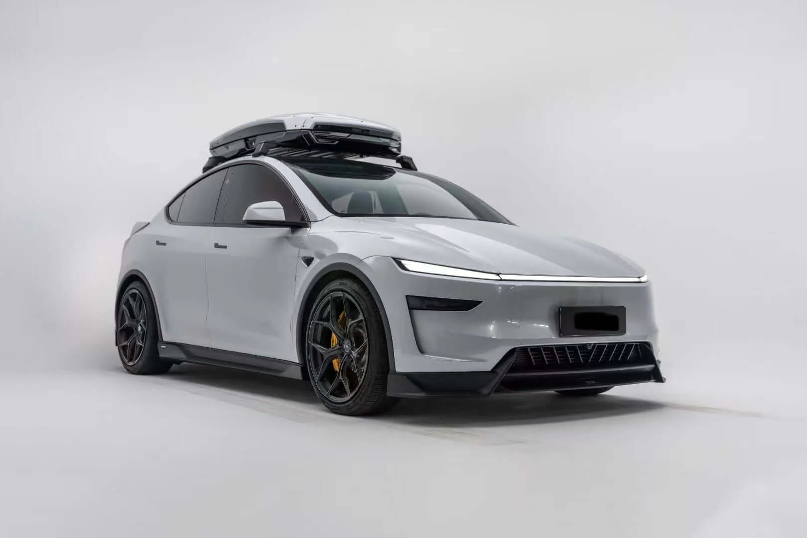 Tesla Model Y 2025+ - Gloss Black Package - Image 3