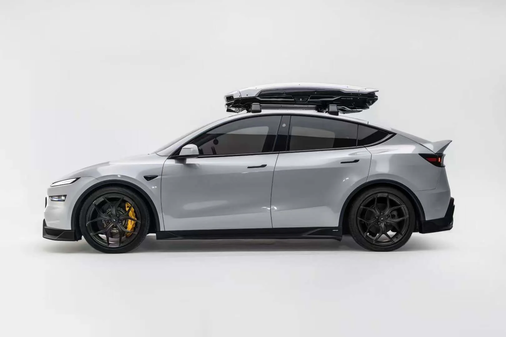 Tesla Model Y 2025+ - Gloss Black Package - Image 4