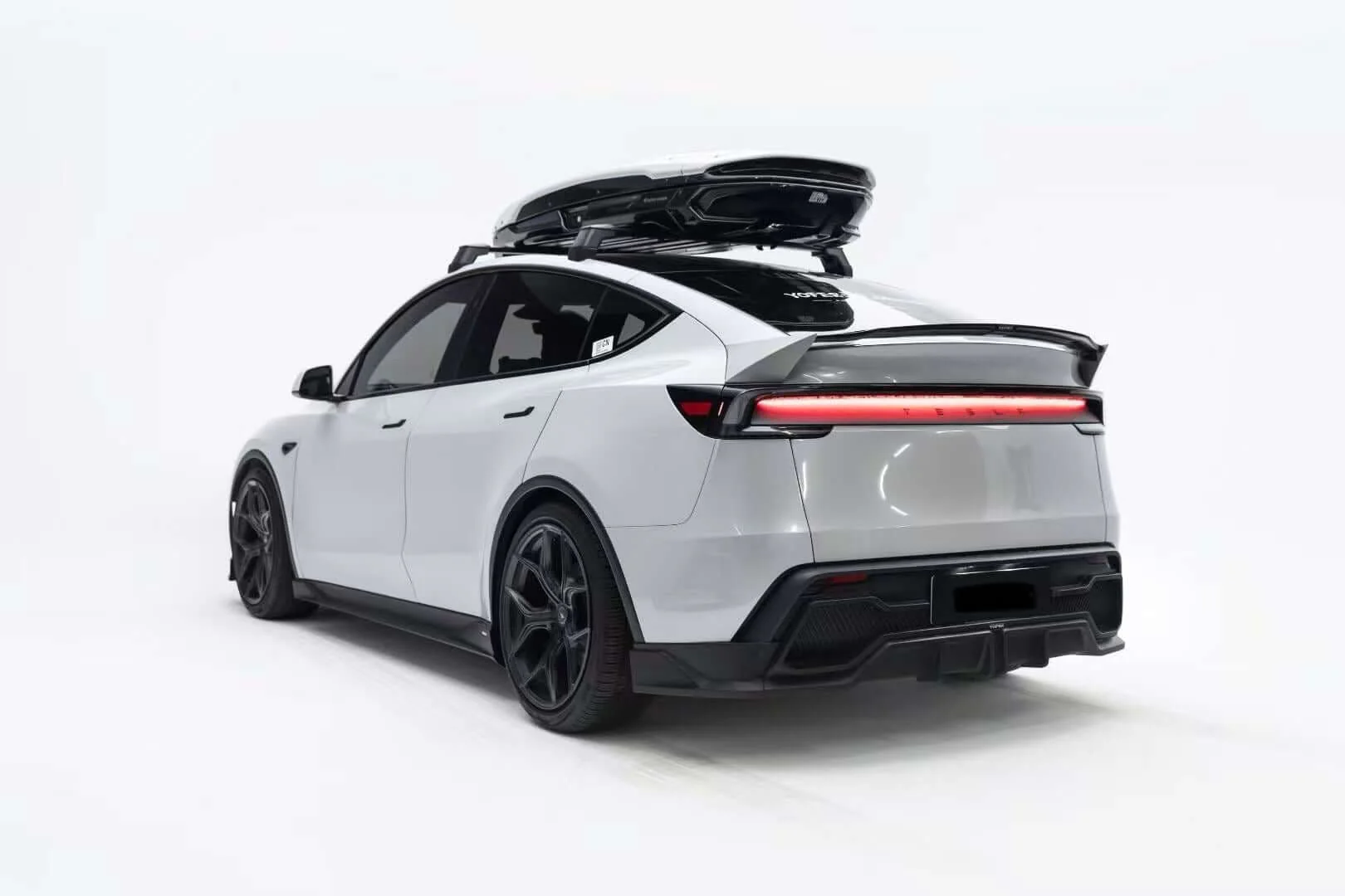 Tesla Model Y 2025+ - Gloss Black Package - Image 5