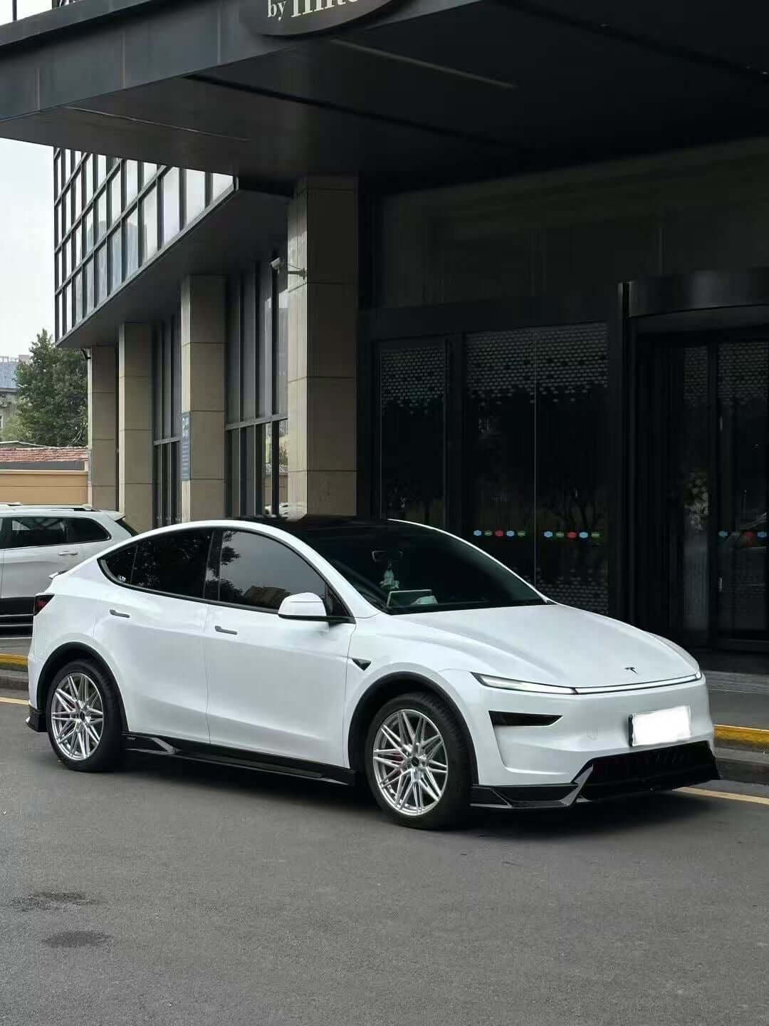 Tesla Model Y 2025+ - Gloss Black Package - Image 8